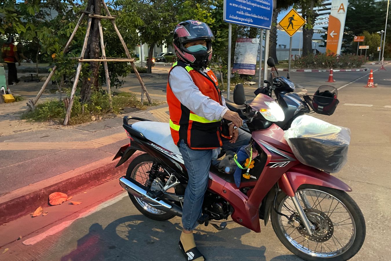 禁断の切り札。「オレンジベスト」の仕事人たち