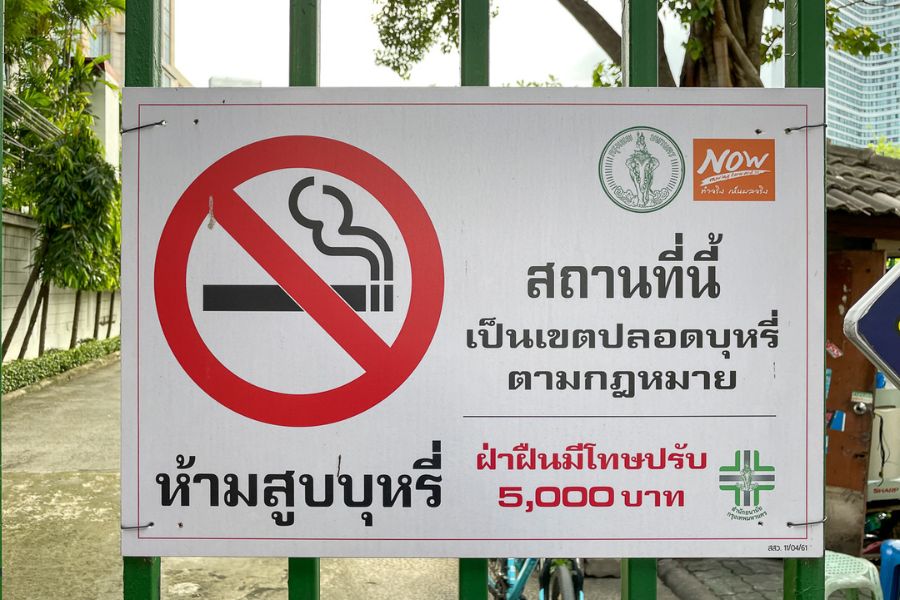 喫煙ルールは日本より厳しい。場所を間違えると即罰金