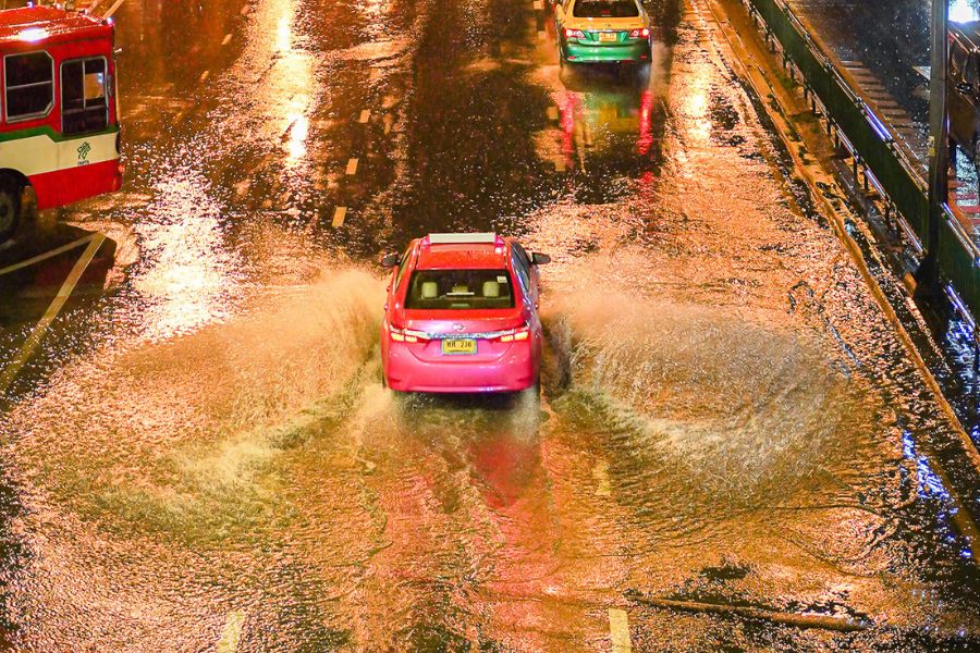 雨季（6月〜10月）　スコールと上手につきあう